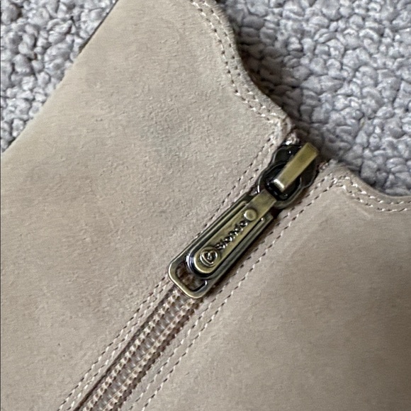 BLONDO HILLARY ANKLE BOOTS - Picture 9 of 16